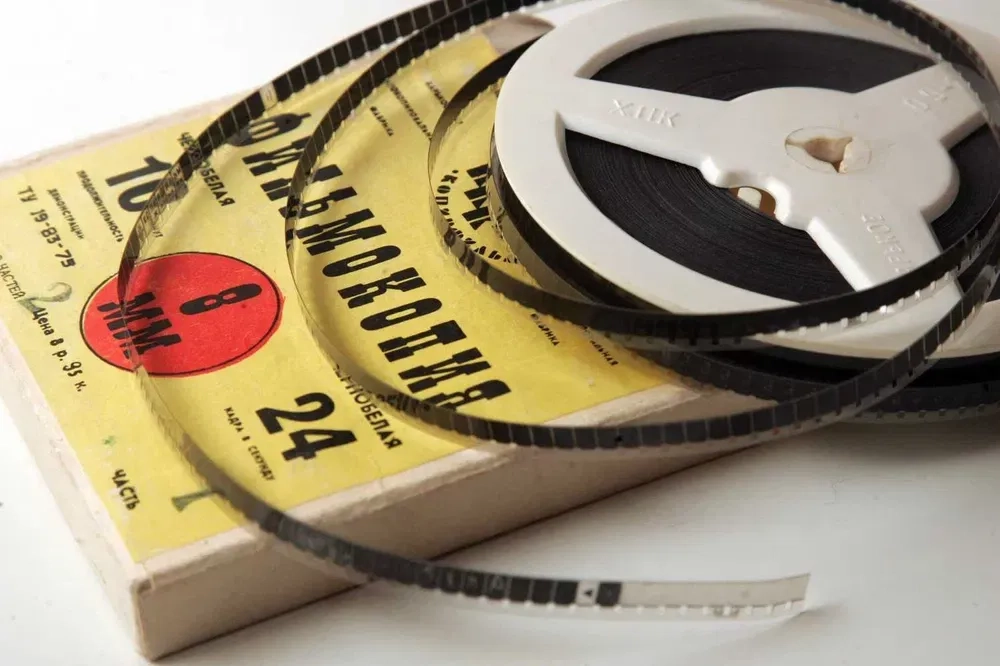 Оцифровка киноплёнки 8 мм.Оцифровка проводится покадрово .