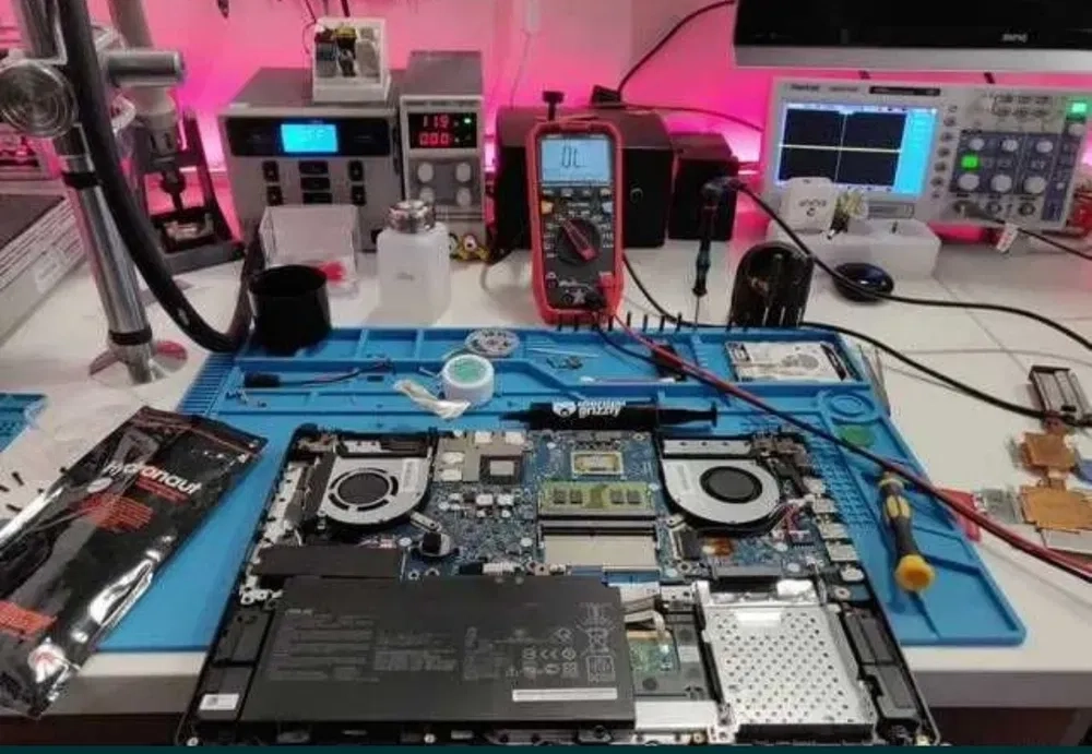 Ремонт компьютеров и ноутбуков. Мастер по ремонту.