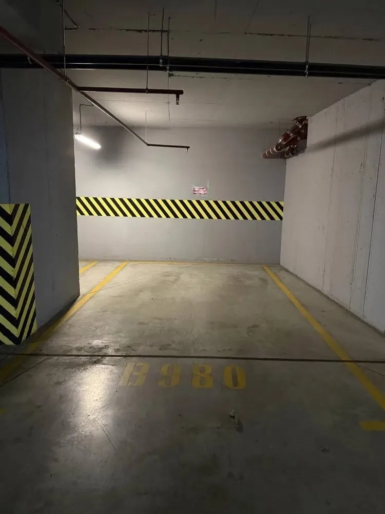 Місце на паркінгу подобово, зручно і безпечно