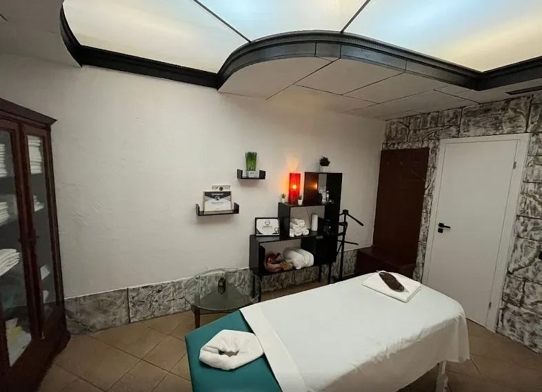 Масажист з десятирічним досвідом. Реабілітації. Спортивний, класичний, лімфодренажний,обличчєвий, антицелюлітний, загальний масаж.