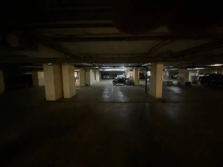 Паркомісце зі зручним заїздом!