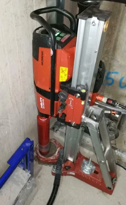 Алмазне буріння отворів. Алмазне свердління. Різання отвору.