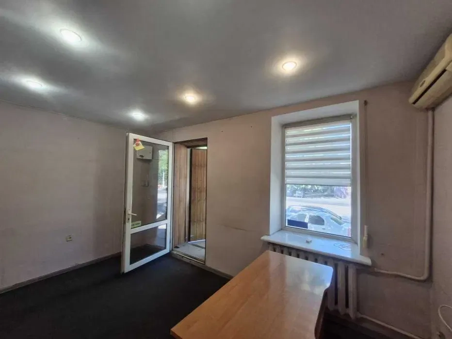 Фасадне приміщення у центрі -Прохорівськівська від власника