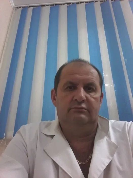 Лікування алкоголізму, кодування, Лікар - нарколог