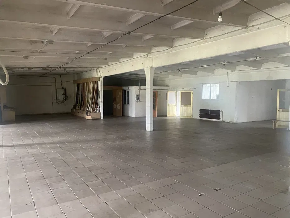 Виробниче Приміщення 700 м². Зручний Під'їзд, Власна Територія!