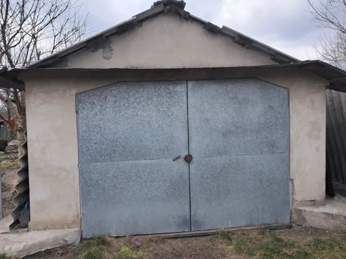 Просторий капітальний гараж з ямою