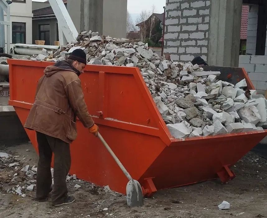 Вивіз сміття та різного мотлоху.