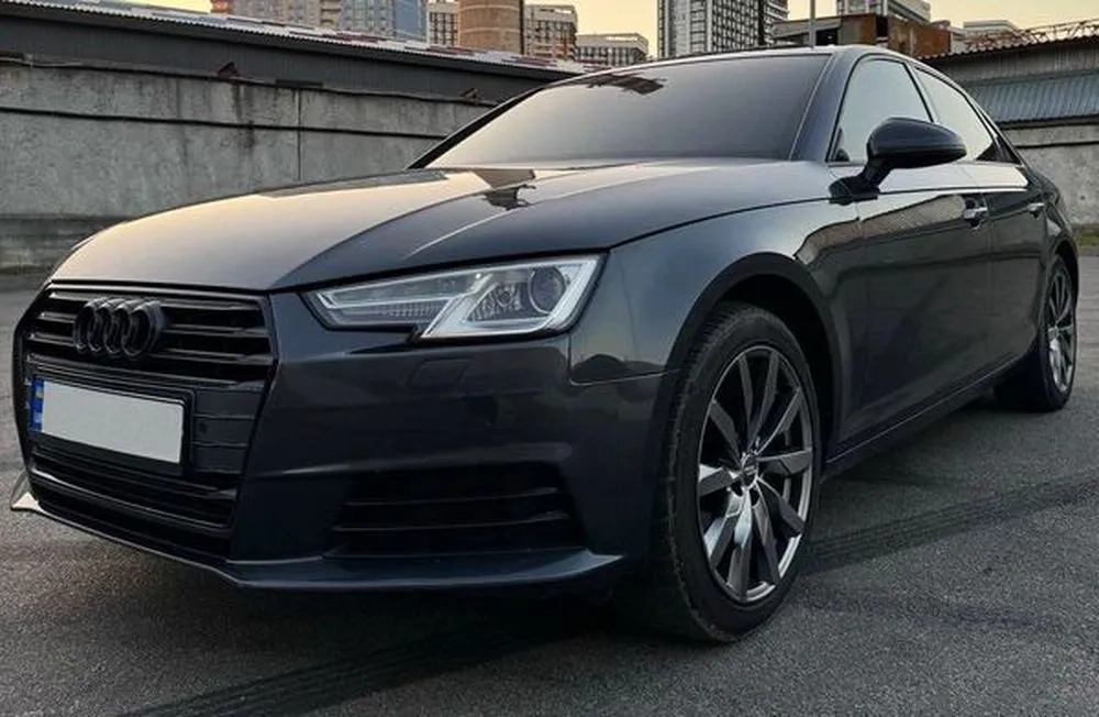 139 Авто Audi A4 без водія