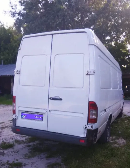 Спеціалізовані експрес-доставки та вантажоперевезення Sprinter: ваш вантаж прибуде точно вчасно.