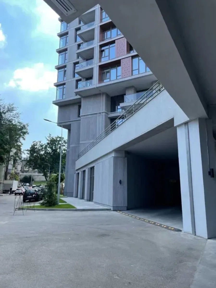 Паркомісце в ЖК К12, зручний заїзд