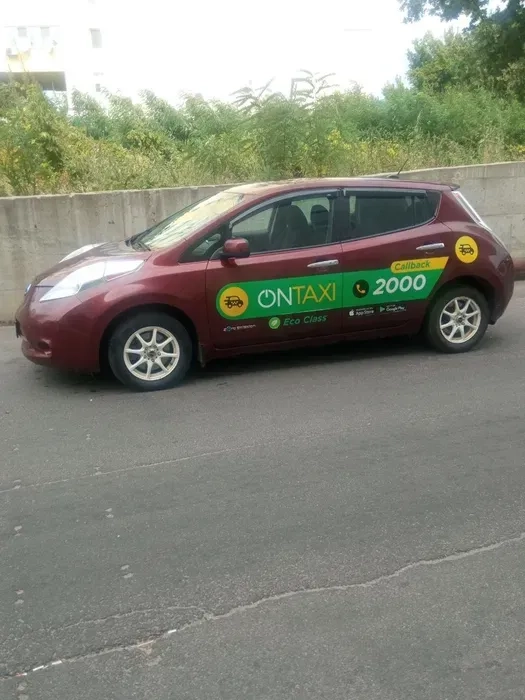 Авто Nissan Leaf / Ioniq для таксі