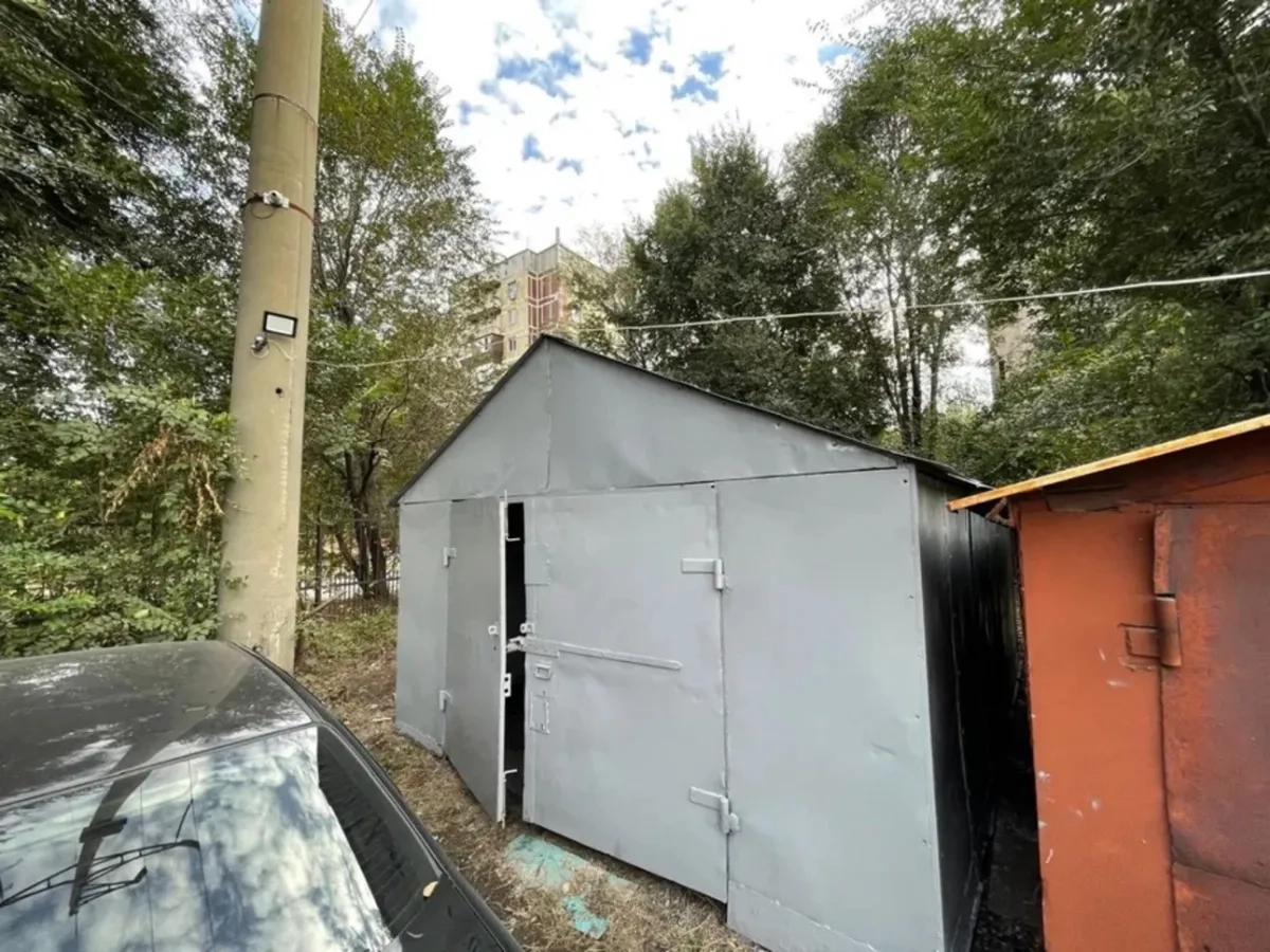 Металевий гараж у центрі, охорона, світло, зручний заїзд