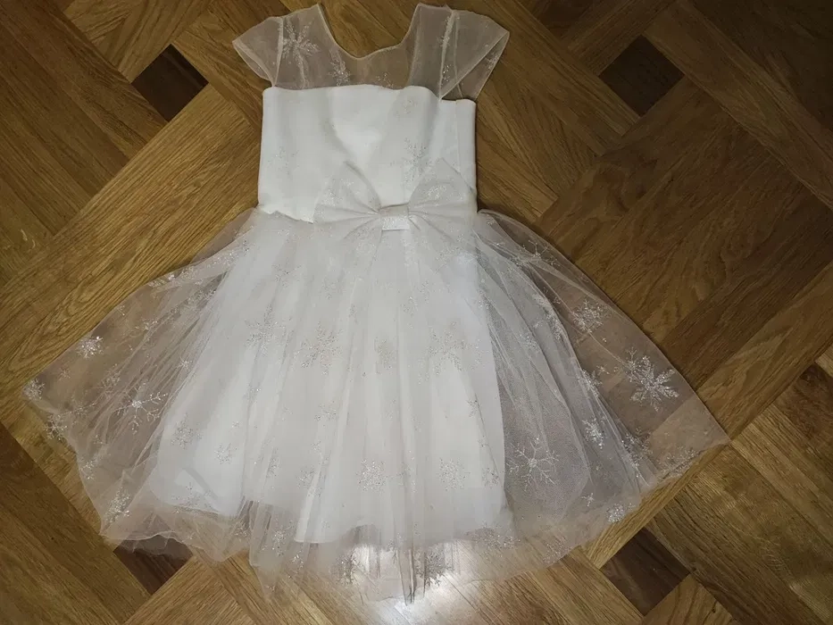 Плаття сніжиночки. Сніжинка.