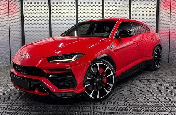 409 Lamborghini Urus без водія з водієм