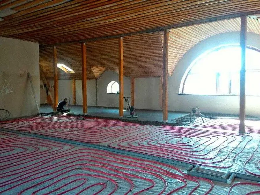 Напівсуха стяжка, стяжка підлоги, механізована стяжка в будинку, квартирі