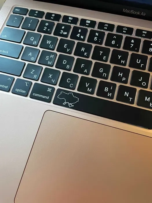 Гравировка клавиатур MacBook. Лазерная гравировка на клавиатуре Киев 400 грн.
