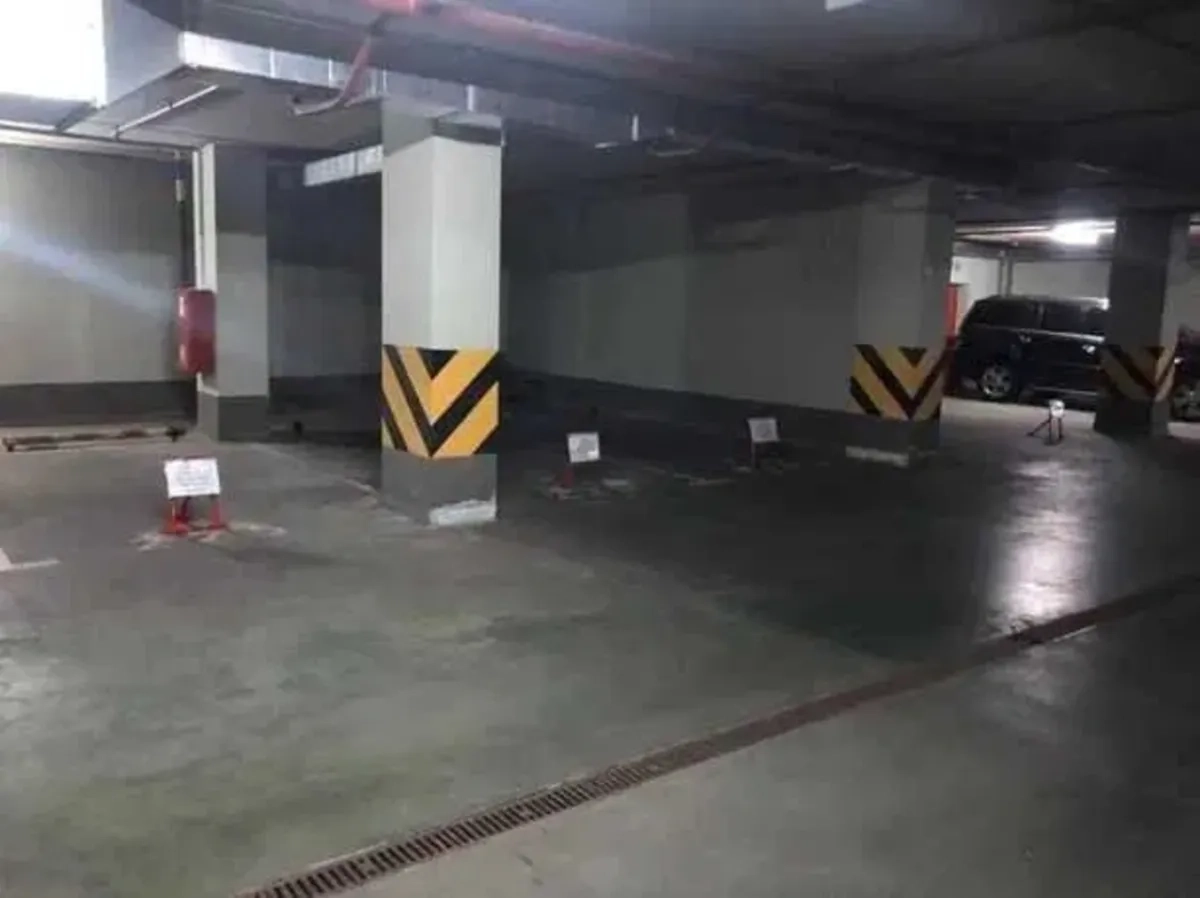 Паркомісце в підземному паркінгу