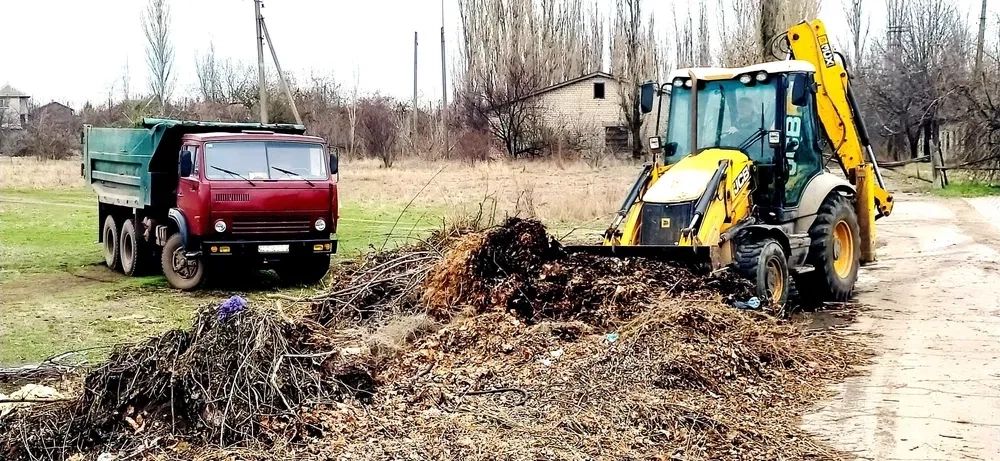 КАМАЗ-самоскид: пісок, щебінь, відсів, цегла, перегній, вивіз сміття.