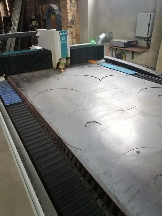 Лазерна різка металу: швидке та точне виготовлення деталей під ключ!