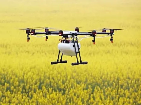 Агродрон для обприскування та моніторингу посівів