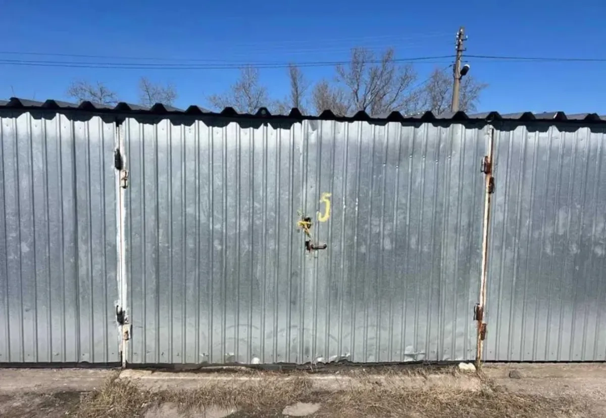 Надійний гараж з охороною та світлом