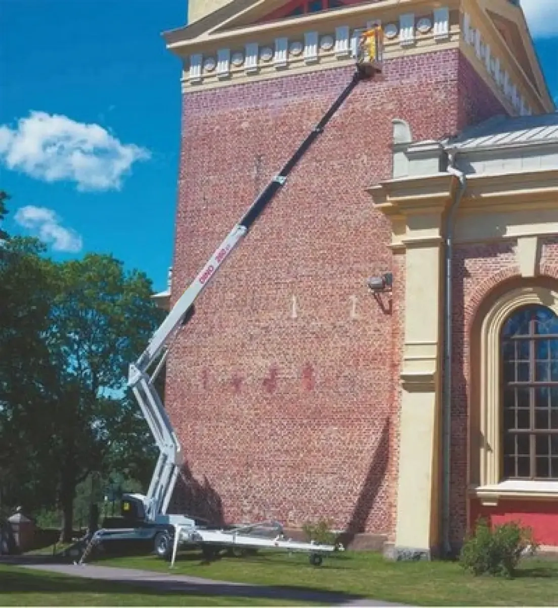 Підйомник колінчастий електричного причіпного DINO 260XT