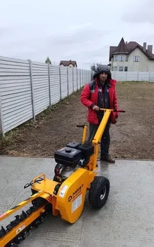 Копка траншей ширина 10см.