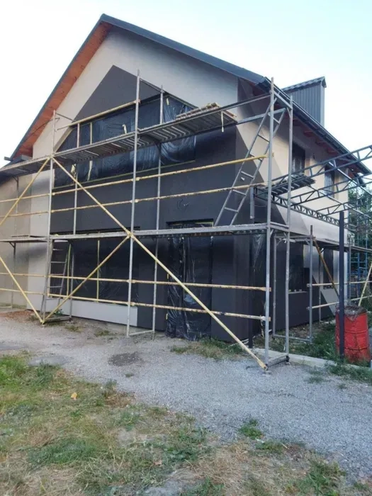 Будівельне риштування для фасадних робіт: 3 грн за метр квадратний