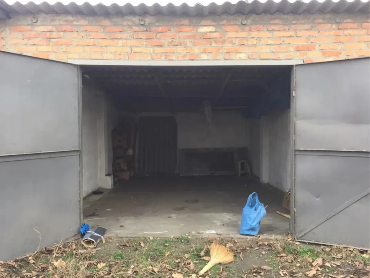 Цегляний гараж в кооперативі „Промінь“