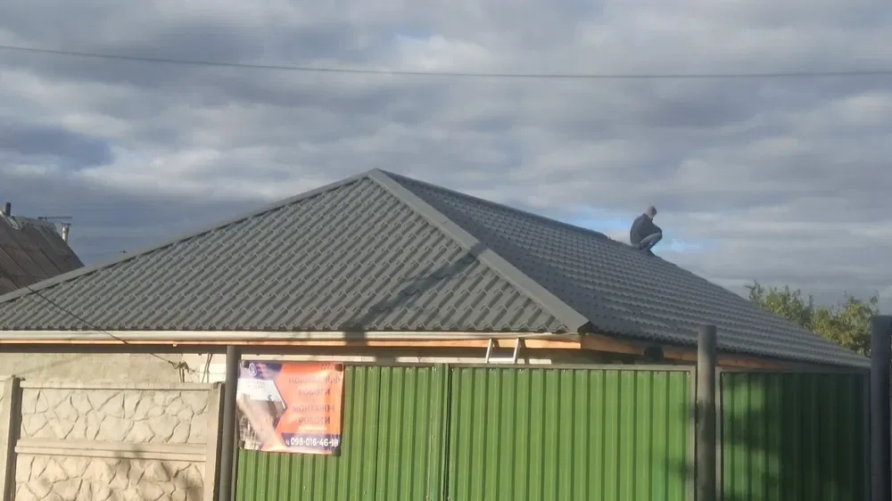 Покрівельні роботи. Монтаж дахів під ключ. Всі видиди черепиці.