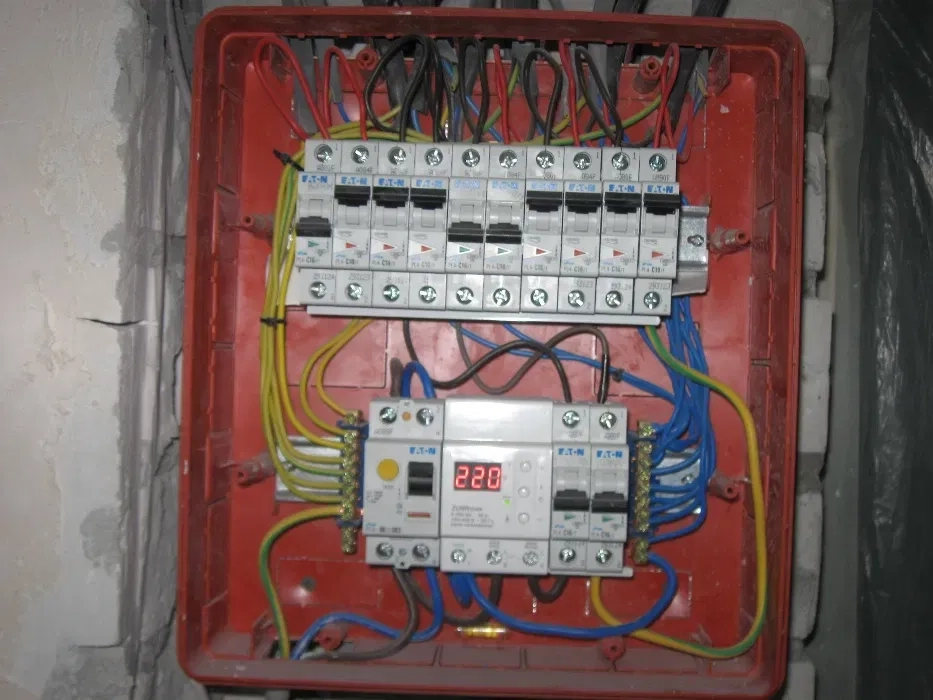 Послуги електрика. Електромонтаж у вашому житлі.