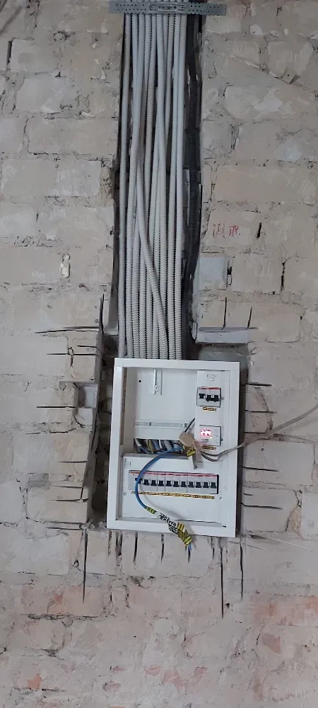 Послуги електрика. Електромонтаж у вашому житлі.