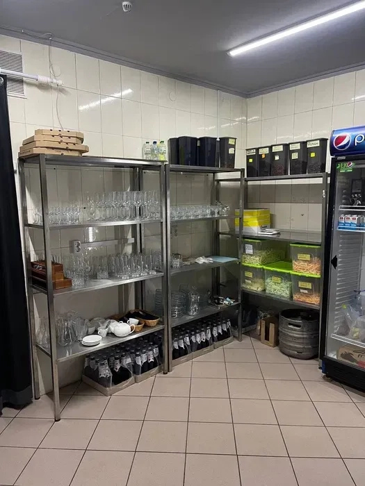 Кухня в діючому закладі. Готове приміщення з обладнанням, проведеною електрикою та водою