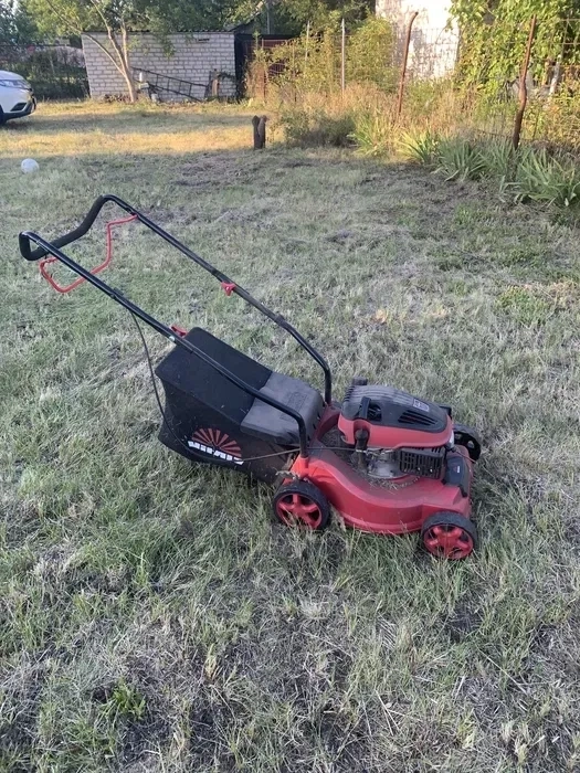 Газонокосарка бензинова