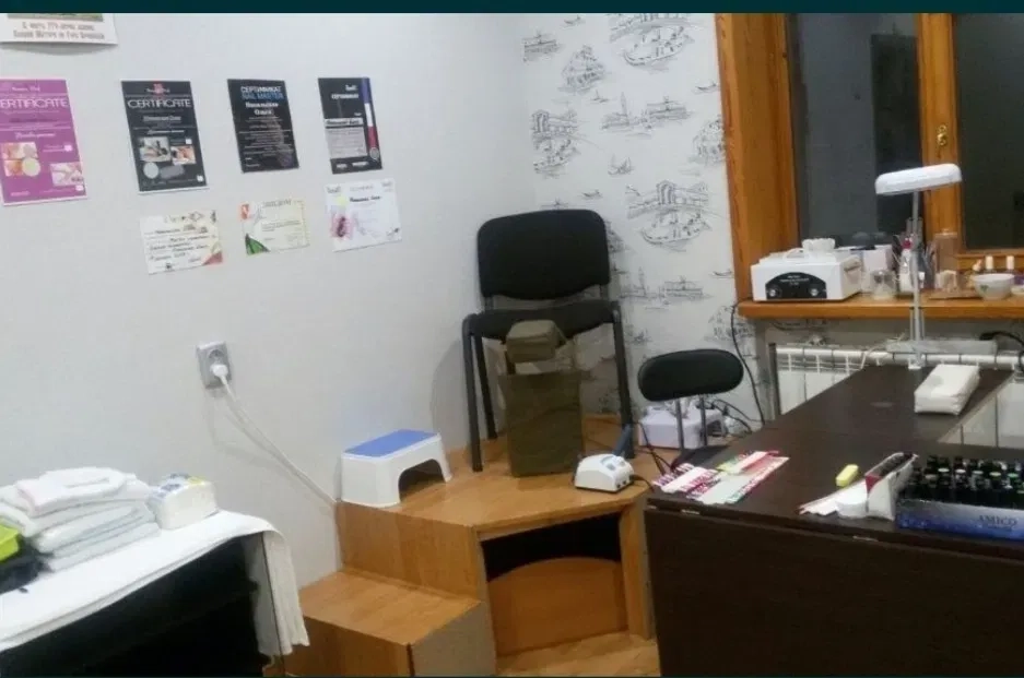 Манікюр . Педикюр . Центр . вул . Запорізька . Фарбування брів 200. (фарба, хна), корекція брів