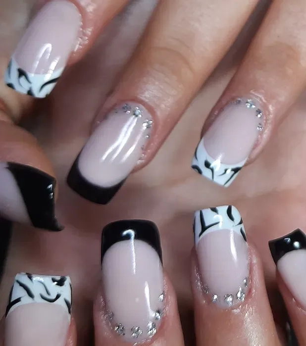 Манікюр . Педикюр . Центр . вул . Запорізька . Фарбування брів 200. (фарба, хна), корекція брів