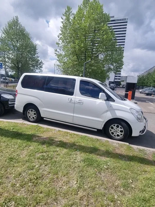Мікроавтобус Hyundai H1