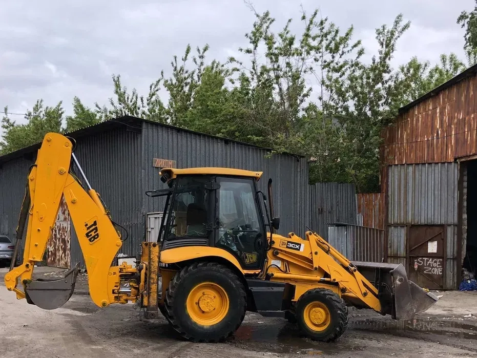 Екскаватор JCB 3-4CX. Вивіз листя, Вишгород, Чорнозем з поля