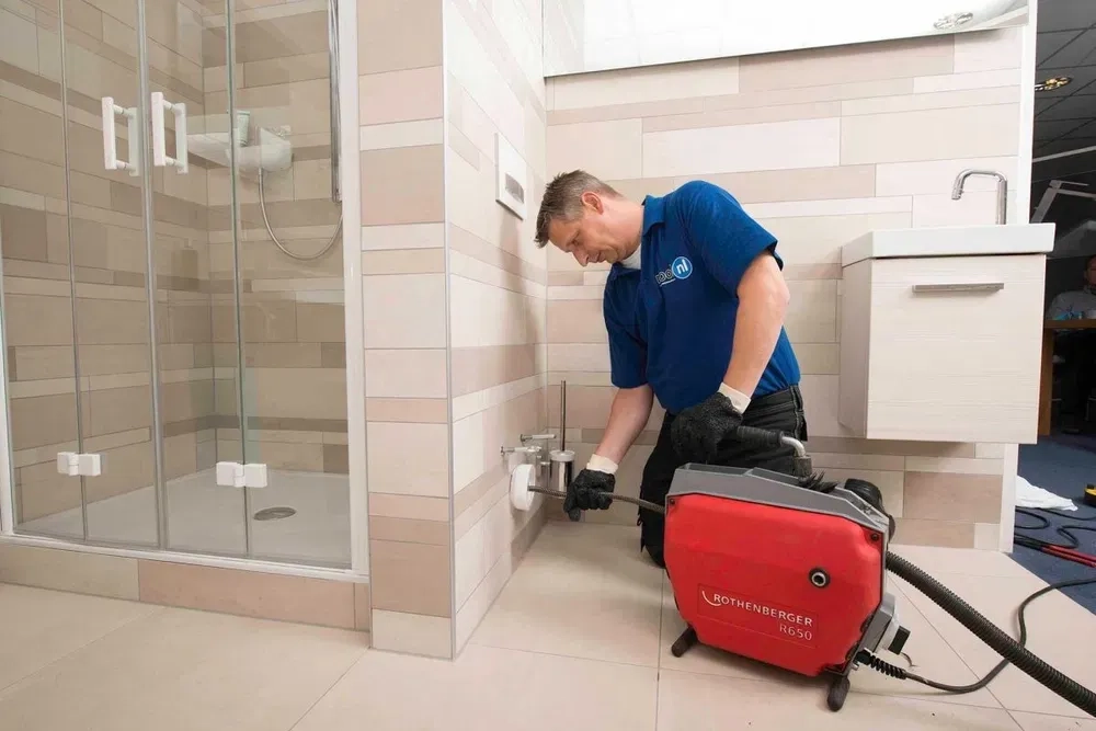 Чищення каналізації. Чищення труб. Засор. Унітаза. Сантехнік