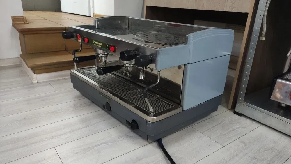 Кавомашина професійна, кофемашина профессиональная