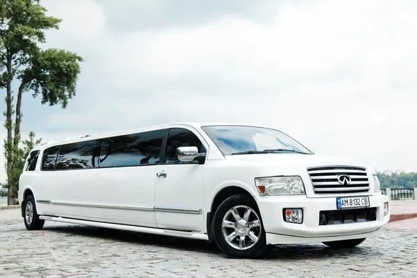 026 Лімузин на весілля Infiniti QX56 біла