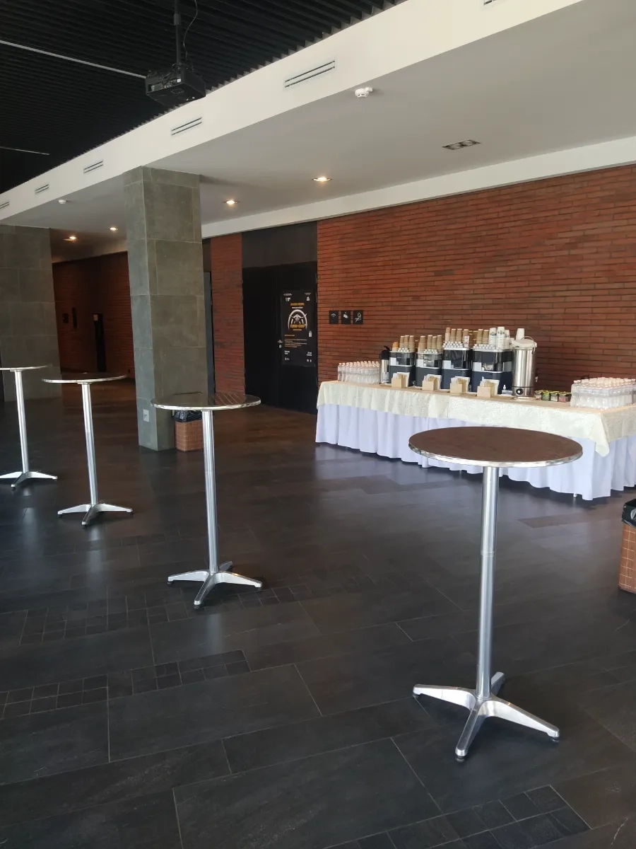 Коктейльні столи, барні Чернівці