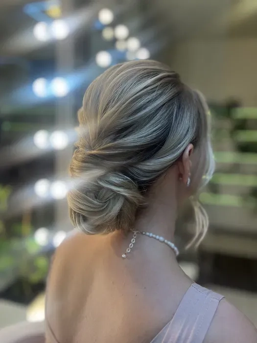 Макіяж Зачіски вечірні/весільні/курси