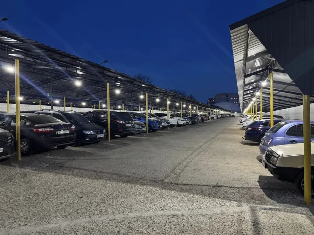 Паркінг, автостоянка крита територія.