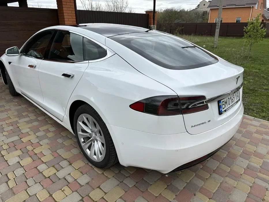 Автомобіль Tesla, під викуп. Надійно