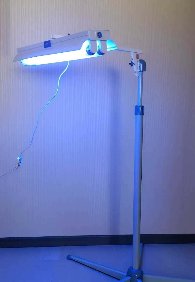 Лампа від жовтухи у немовлят (на штативі)