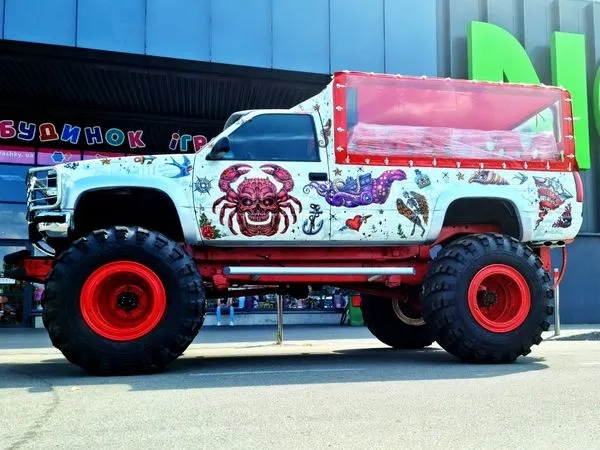 073 Party Bus Monster truck на день народження