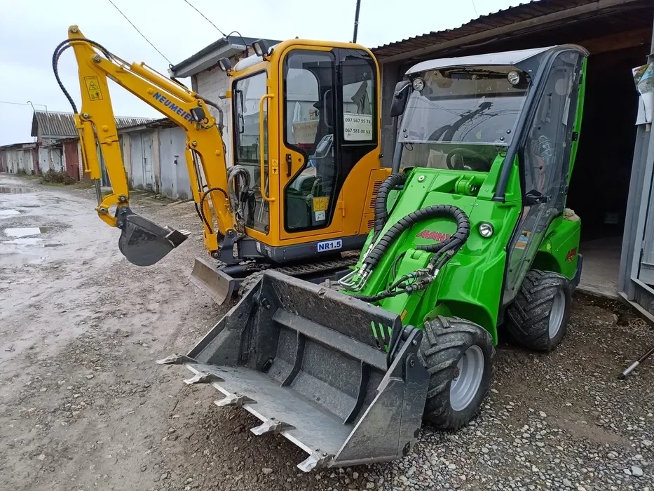 Мініекскаватор та Мінінавантажувач