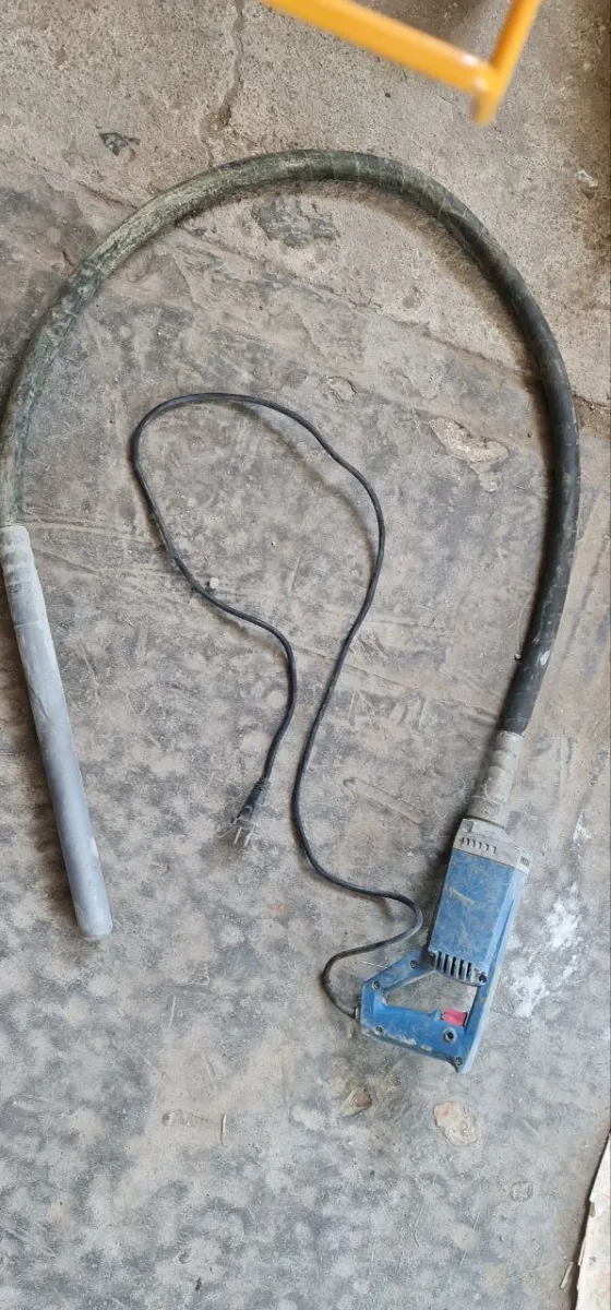 Глибинний вібратор для бетону.