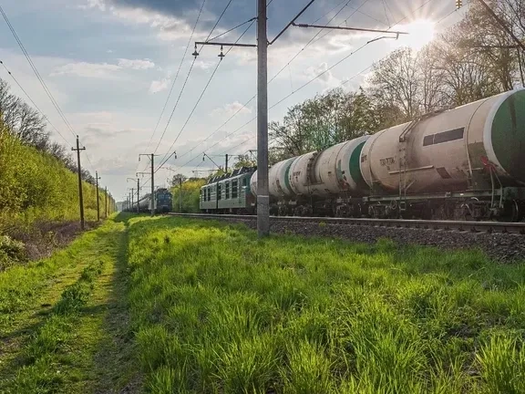 Залізничний вагон цистерна для вашого бізнесу. Швидко, Якісно, Надійгл